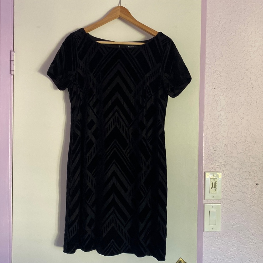 Black White House Black Market dress, shot sleeve